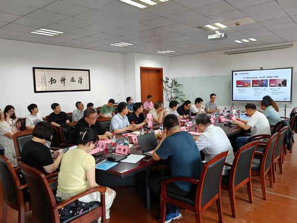 電子信息學(xué)院召開(kāi)職業(yè)能力分析專(zhuān)家研討會(huì)，聚焦上海信息系統(tǒng)集成服務(wù)人才培養(yǎng)